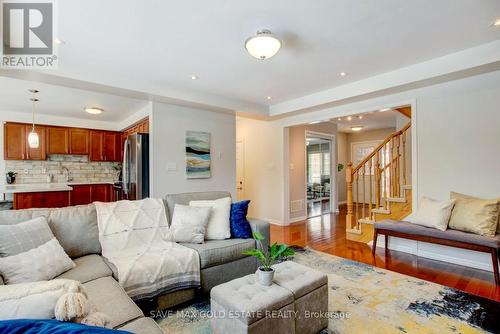 154 Willet Terrace, Milton, ON - Indoor Photo Showing Living Room