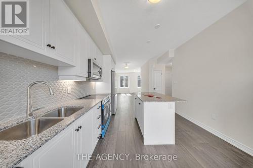 147 - 10 Birmingham Drive, Cambridge, ON - Indoor Photo Showing Kitchen With Double Sink With Upgraded Kitchen