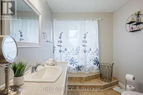 6212 Sixth Line, Centre Wellington, ON - Indoor Photo Showing Bathroom