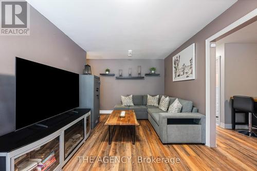 6212 Sixth Line, Centre Wellington, ON - Indoor Photo Showing Living Room