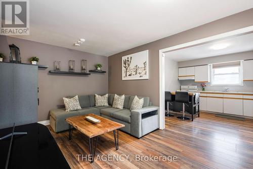 6212 Sixth Line, Centre Wellington, ON - Indoor Photo Showing Living Room