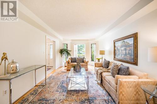 2331 Strathmore Crescent, Pickering (Brock Ridge), ON - Indoor Photo Showing Living Room