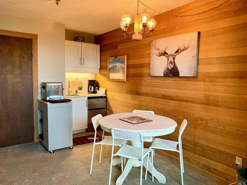 504-7470 Porcupine Road, Big White, BC - Indoor Photo Showing Dining Room