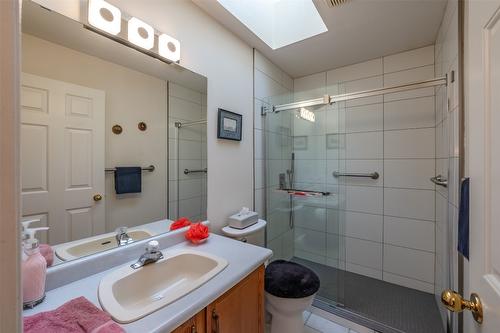 45 Kingfisher Drive, Penticton, BC - Indoor Photo Showing Bathroom