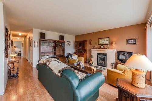 45 Kingfisher Drive, Penticton, BC - Indoor Photo Showing Living Room With Fireplace