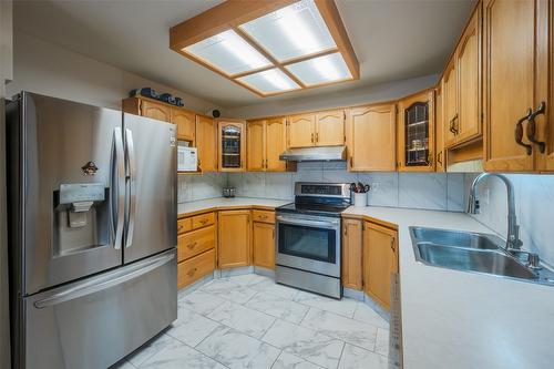 404-1750 Atkinson Street, Penticton, BC - Indoor Photo Showing Kitchen With Double Sink