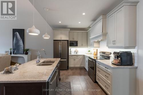 2263 Callingham Drive, London, ON - Indoor Photo Showing Kitchen With Stainless Steel Kitchen With Double Sink With Upgraded Kitchen