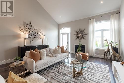 2263 Callingham Drive, London, ON - Indoor Photo Showing Living Room