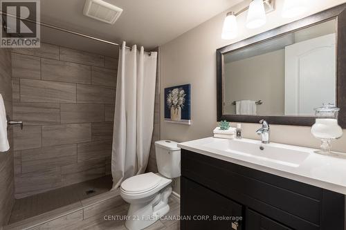 2263 Callingham Drive, London, ON - Indoor Photo Showing Bathroom