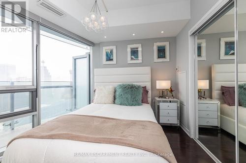 5110 - 14 York Street, Toronto (Waterfront Communities), ON - Indoor Photo Showing Bedroom