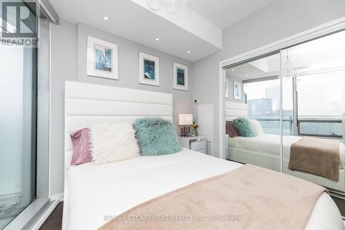 5110 - 14 York Street, Toronto (Waterfront Communities), ON - Indoor Photo Showing Bedroom