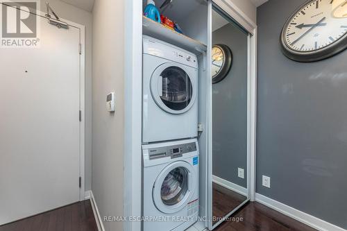 5110 - 14 York Street, Toronto (Waterfront Communities), ON - Indoor Photo Showing Laundry Room