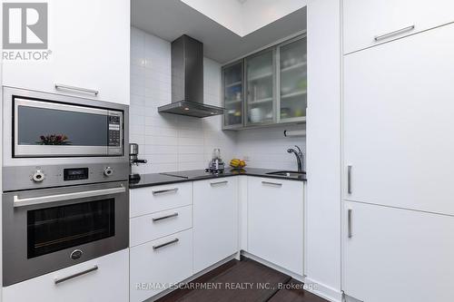 5110 - 14 York Street, Toronto (Waterfront Communities), ON - Indoor Photo Showing Kitchen With Upgraded Kitchen