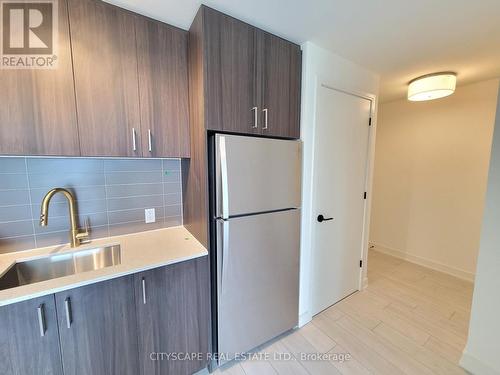 607 - 8010 Derry Road, Milton (Coates), ON - Indoor Photo Showing Kitchen