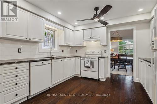 18 - 1150 Skyview Drive, Burlington (Tyandaga), ON - Indoor Photo Showing Kitchen