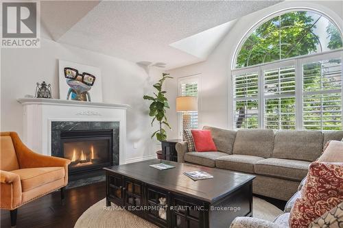 18 - 1150 Skyview Drive, Burlington (Tyandaga), ON - Indoor Photo Showing Living Room With Fireplace