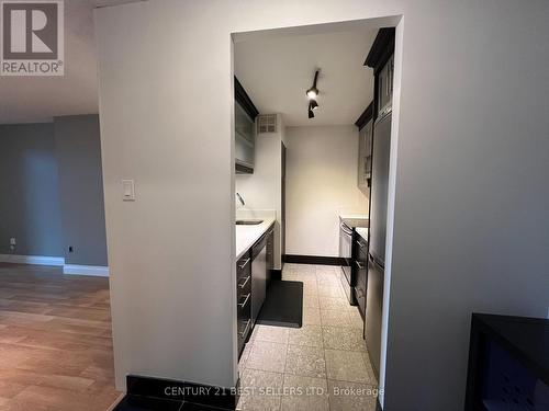 412 - 1055 Bay Street, Toronto, ON - Indoor Photo Showing Kitchen