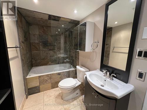 412 - 1055 Bay Street, Toronto, ON - Indoor Photo Showing Bathroom