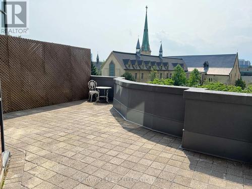 412 - 1055 Bay Street, Toronto, ON - Outdoor