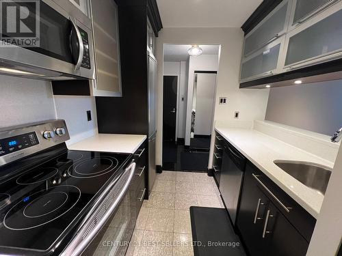 412 - 1055 Bay Street, Toronto, ON - Indoor Photo Showing Kitchen