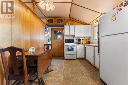 414 Greenway Drive, Westmeath, ON - Indoor Photo Showing Kitchen