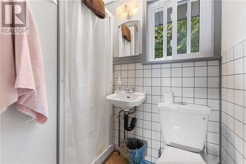 414 Greenway Drive, Westmeath, ON - Indoor Photo Showing Bathroom