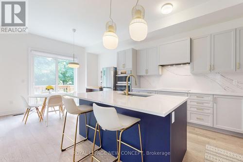 1409 Blackmore Street N, Innisfil, ON - Indoor Photo Showing Kitchen With Upgraded Kitchen