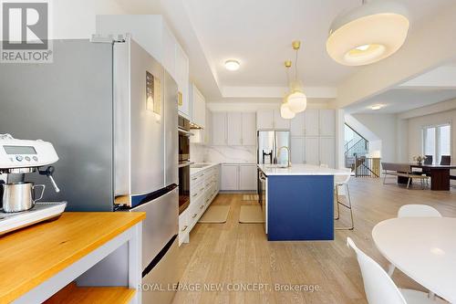 1409 Blackmore Street N, Innisfil, ON - Indoor Photo Showing Kitchen