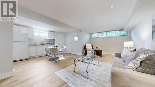 185 Sentinel Road, Toronto (York University Heights), ON - Indoor Photo Showing Living Room