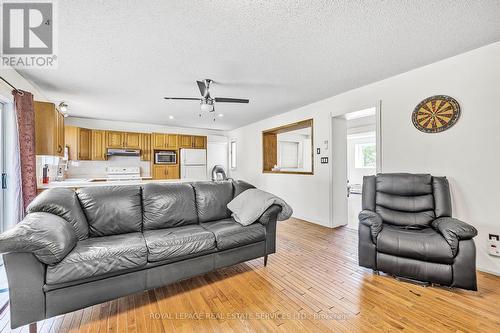 148 Melrose Avenue, Wasaga Beach, ON - Indoor Photo Showing Living Room