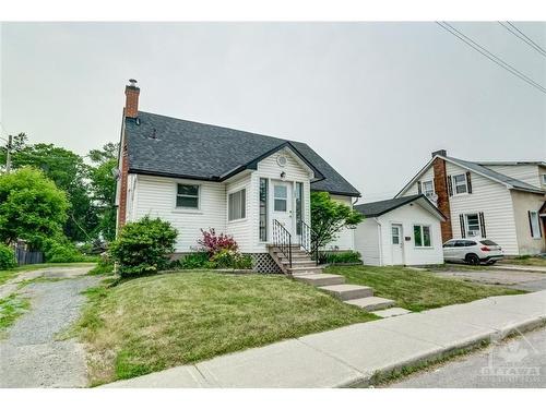 208 Bell Street, Arnprior, ON 