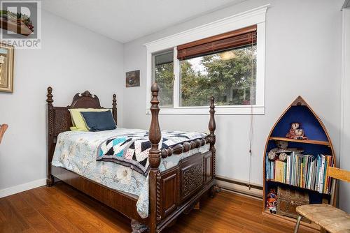 486 Terrace Drive, Coldstream, BC - Indoor Photo Showing Bedroom