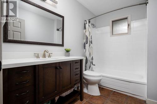 486 Terrace Drive, Coldstream, BC - Indoor Photo Showing Bathroom