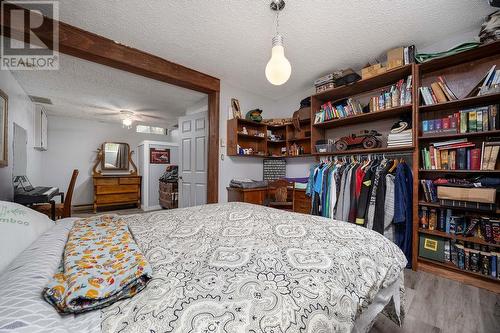 486 Terrace Drive, Coldstream, BC - Indoor Photo Showing Bedroom