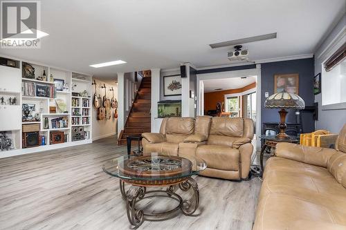 486 Terrace Drive, Coldstream, BC - Indoor Photo Showing Living Room