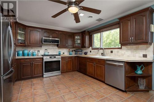 486 Terrace Drive, Coldstream, BC - Indoor Photo Showing Kitchen