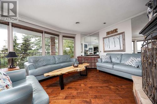 486 Terrace Drive, Coldstream, BC - Indoor Photo Showing Living Room