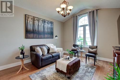 37 Oliver Crescent, Zorra, ON - Indoor Photo Showing Living Room