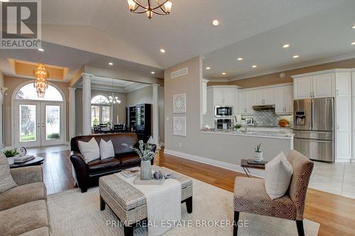 37 Oliver Crescent, Zorra, ON - Indoor Photo Showing Living Room