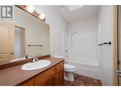 2365 Stillingfleet Road Unit# 75, Kelowna, BC - Indoor Photo Showing Bathroom