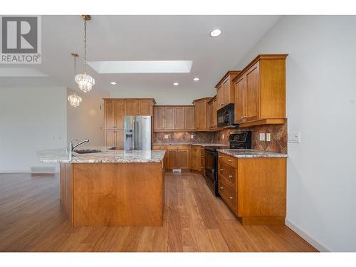 2365 Stillingfleet Road Unit# 75, Kelowna, BC - Indoor Photo Showing Kitchen