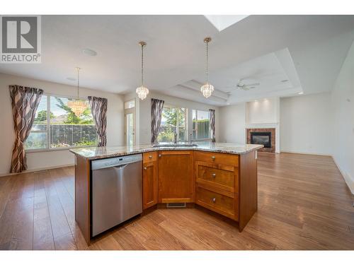 2365 Stillingfleet Road Unit# 75, Kelowna, BC - Indoor Photo Showing Kitchen With Fireplace