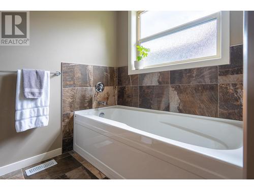 7657 Stillwater Crescent, Prince George, BC - Indoor Photo Showing Bathroom