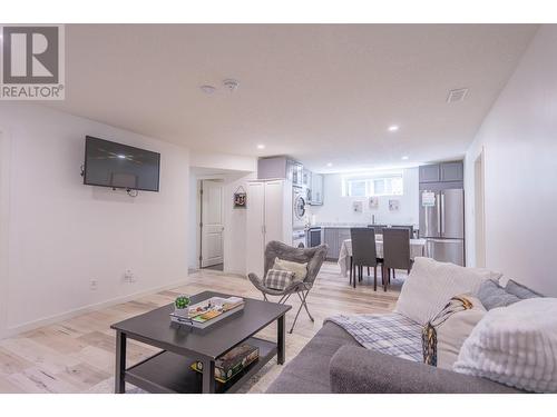 7657 Stillwater Crescent, Prince George, BC - Indoor Photo Showing Living Room