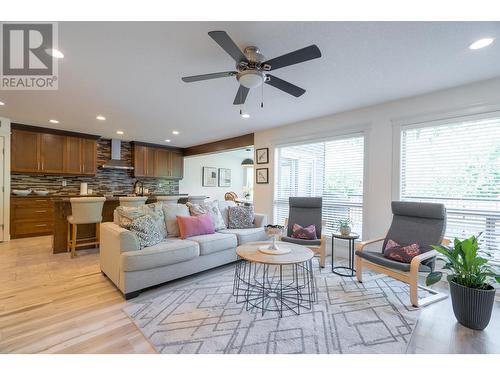 7657 Stillwater Crescent, Prince George, BC - Indoor Photo Showing Living Room