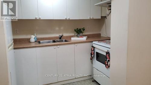 95 Prairie Drive, Toronto (Oakridge), ON - Indoor Photo Showing Kitchen With Double Sink