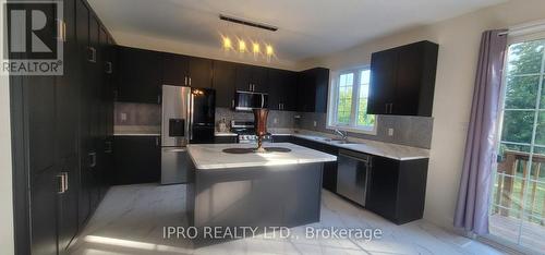 30 Moreau Way, Springwater (Minesing), ON - Indoor Photo Showing Kitchen