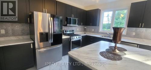 30 Moreau Way, Springwater (Minesing), ON - Indoor Photo Showing Kitchen