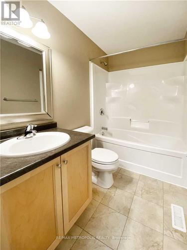 23 - 960 Bitterbush Crescent, London, ON - Indoor Photo Showing Bathroom