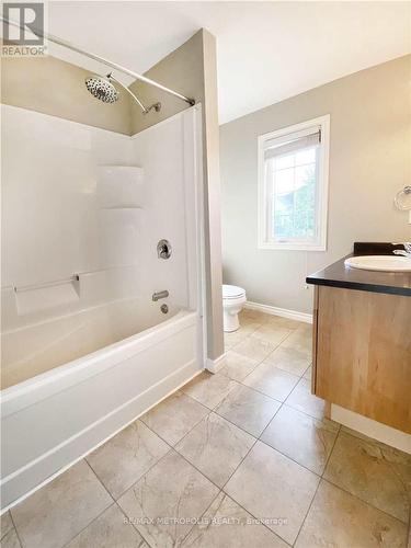 23 - 960 Bitterbush Crescent, London, ON - Indoor Photo Showing Bathroom